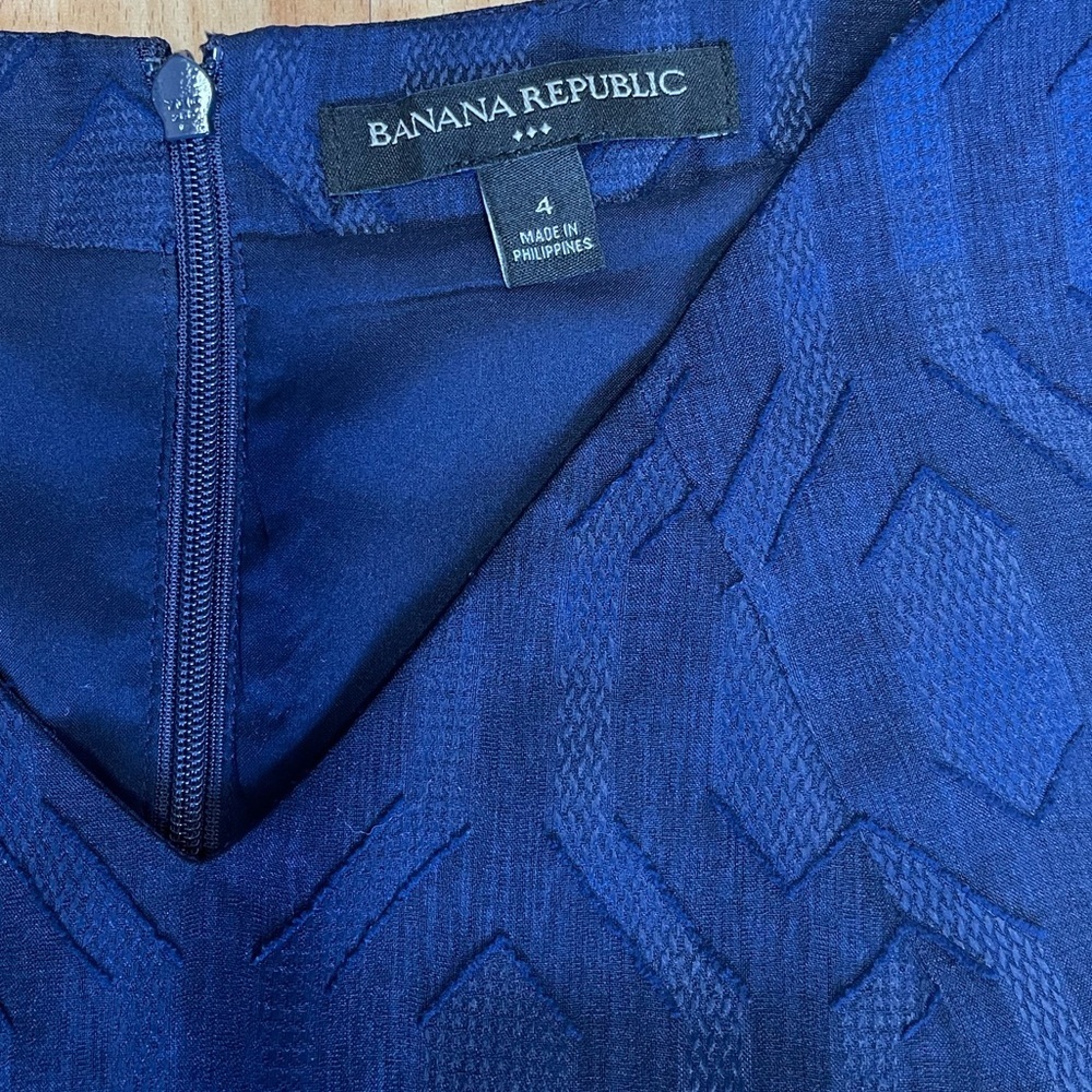 Banana Republic Sleeveless Diamond Jacquard Shift Dress Deep Sea Blue - Size 4 - Picture 2 of 11